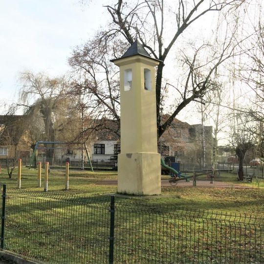 Zvonička na návsi v Brázdimu