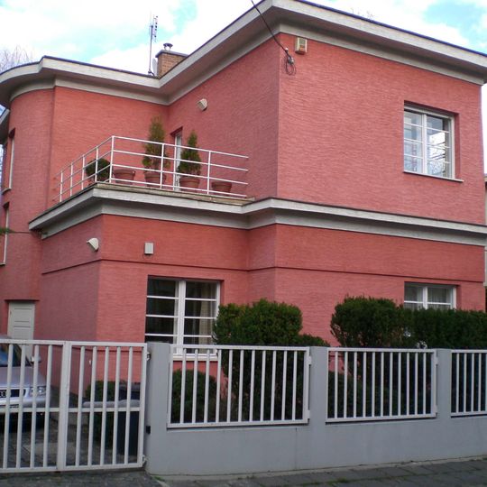 Wohnhaus in der Napraforgó-Straße 7