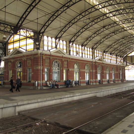 Station Den Haag Hollands Spoor: Perrongebouw A