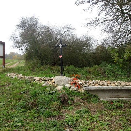 Kříž severovýchodně od Záhrobí