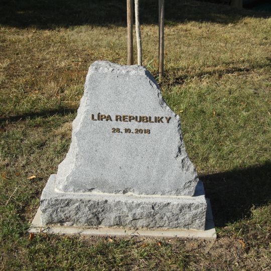 Památník lípy republiky ve Veselém Žďáru