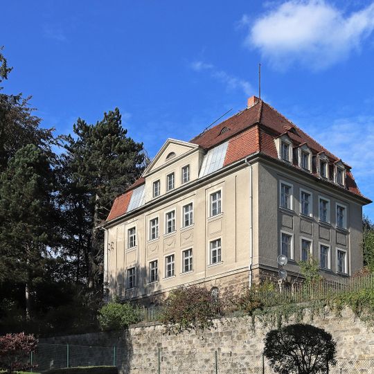 Villa with garden and fountain Neustädter Straße 20