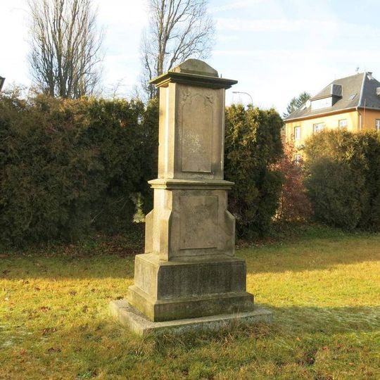 Pomník biskupa Augusta Bartloměje Hille v parku u kostela ve Velkém Šenově