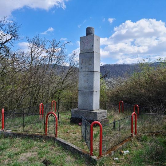 Pomník padlým ve II. světové válce jihozápadně Levína