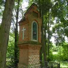 Kapliczka (na terenie folwarku) w Potrytach