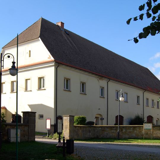 Budynek mieszkalno-gospodarczy, tzw. Długi Dom, ob. benedyktynek)