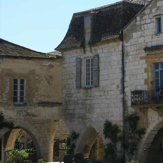 Maison d'angle à couvert, 23 rue Saint-Jacques, 3 rue de la Justice