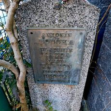 Pomníček obětem Květnové revoluce v Pražské ulici ve Stránčicích