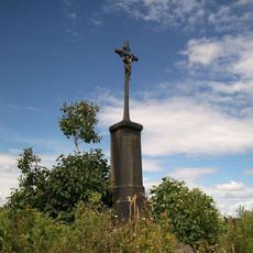 Kříž západně od Chynína