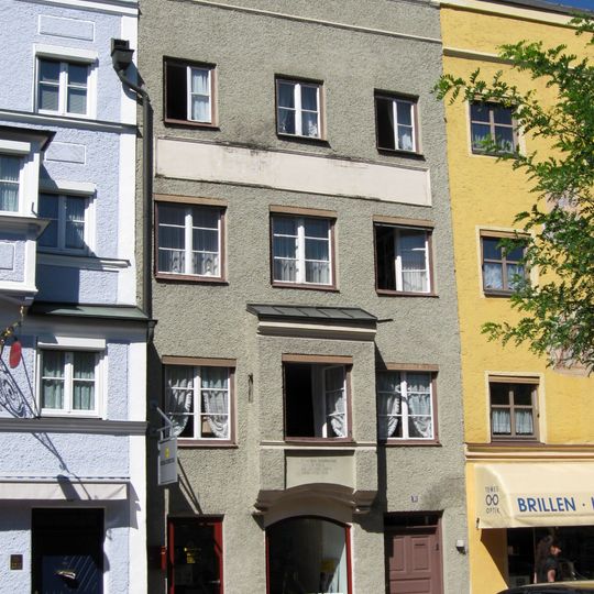 Wohn- und Geschäftshaus