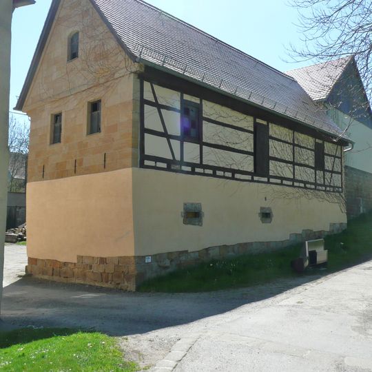 Wohnstallhaus und Seitengebäude eines Dreiseithofes Feldgasse 3; 3a