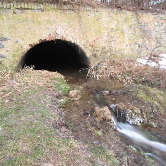 Výtok Čimického potoka z areálu dynamitky