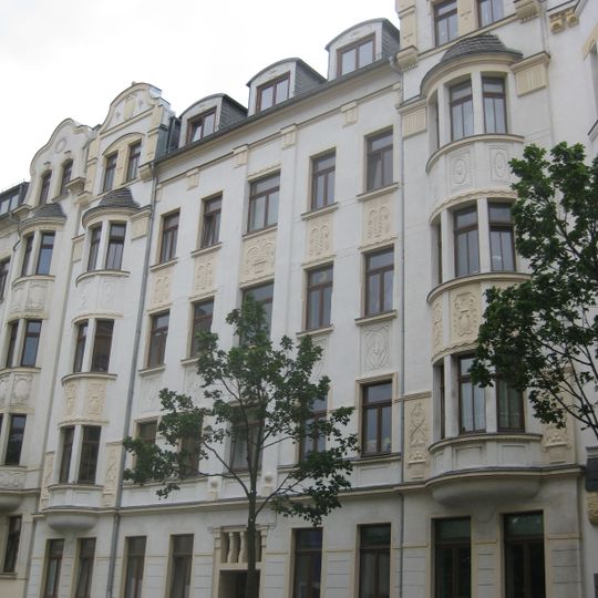 Mietshaus in geschlossener Bebauung Glockenstraße 4