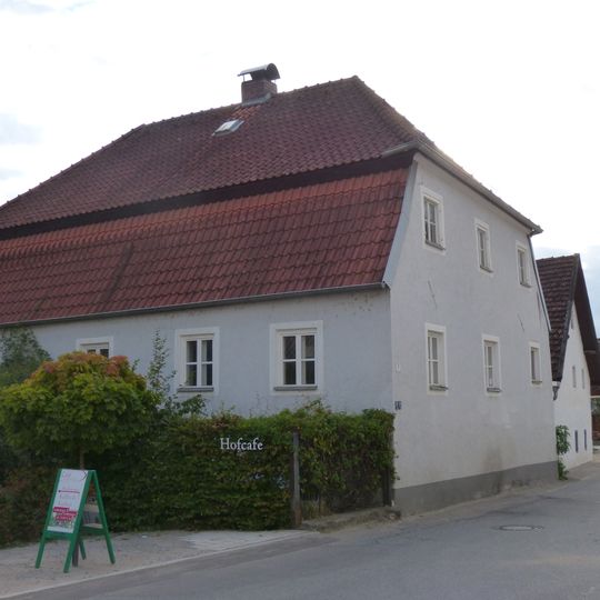 Wohnhaus eines ehemaligen Dreiseithofes