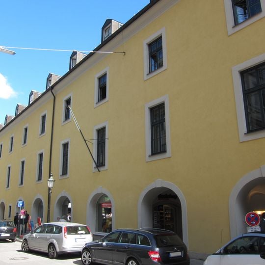 Westteil des ehem. Theatinerklosters