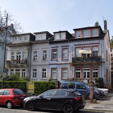 Doppelwohnhaus und Nebengebäude