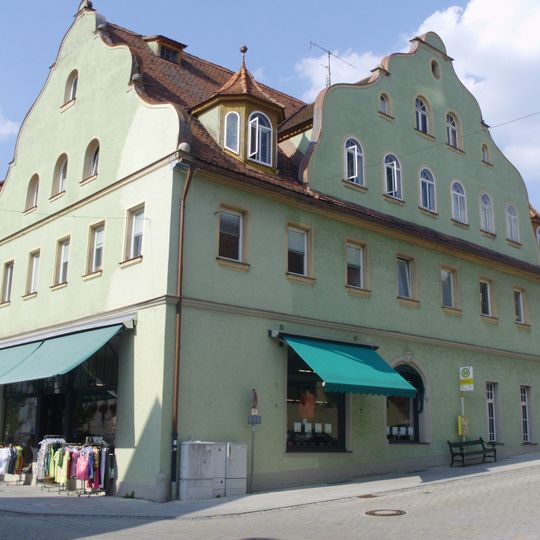 Wohn- und Geschäftshaus