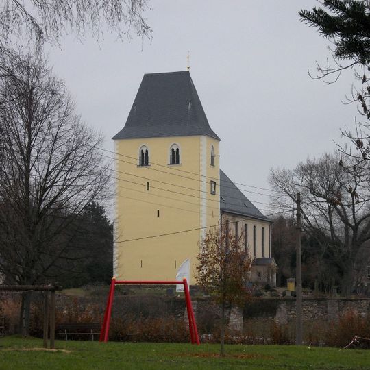 Sachgesamtheit Dorfkirche und Kirchhof Marbach mit folgenden Einzeldenkmalen: Kirche mit Ausstattung, Denkmal für die Gefallenen des Ersten Weltkrieges und Einfriedung des Kirchhofes sowie Kirchhof als Sach