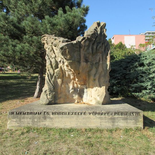 Pomník obětem horolezecké výpravy v Huascaránu 1970