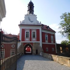 Sluneční hodiny na starém zámku ve Škvorci