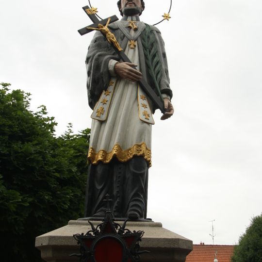 Socha Svatého Jana Nepomuckého na návsi v Únanově