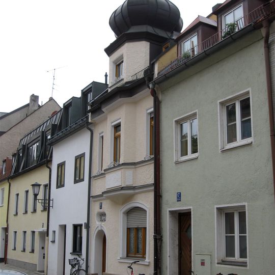 Zweigeschossiges Kleinhaus