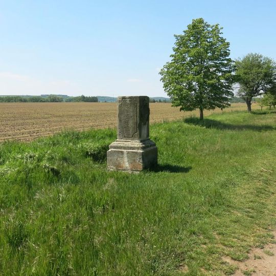 Kříž u polní cesty východně od Budyně