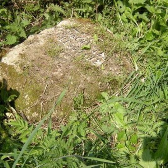 Milestone, 300m N of Higher Scombe Farm.