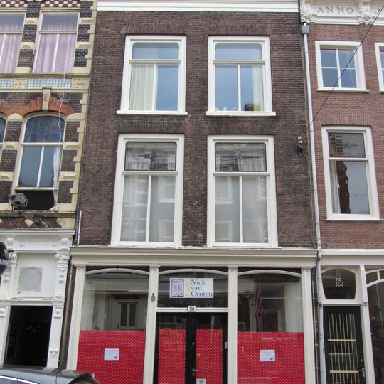 Pand met eenvoudige lijstgevel