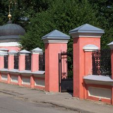 Ограда с воротами (Калуга)