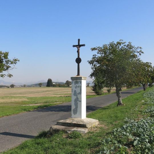 Kříž u silnice východně od Malnic