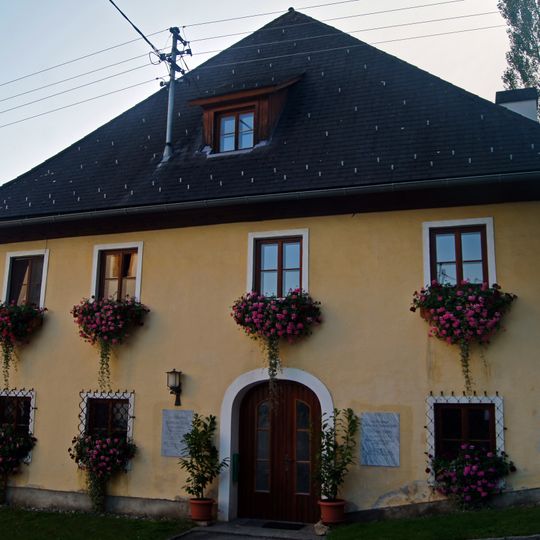 Pfarrhof mit Wirtschaftsgebäude