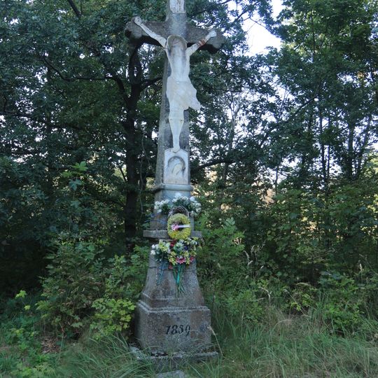 Kříž u křižovatky u Budišova