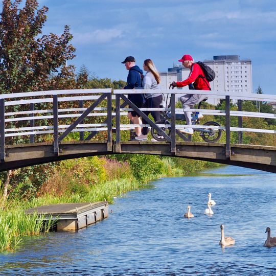 Forth and Clyde Canal: Linnvale - Duntreath Avenue