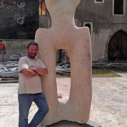 Socha torza ženy v parku v ulici Májová v Chebu