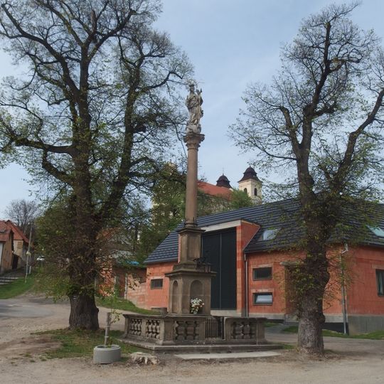 Sloup se sochou Panny Marie