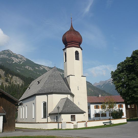 Expositurkirche hl. Michael, Friedhof m. Kriegerdenkmal