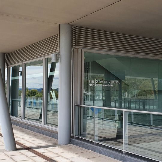 Biblioteca de Mira-sol - Marta Pessarrodona