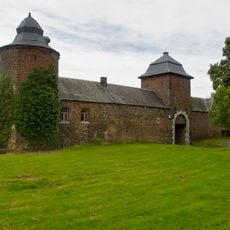 Castle farm of Housse