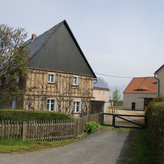 Vierseithof mit Wohnhaus, Wohnstallhaus und zwei Seitengebäuden Krappe 6; 8