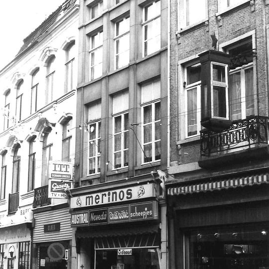 Stadswoningen met pilastergevels aan Guldenstraat 15, 19