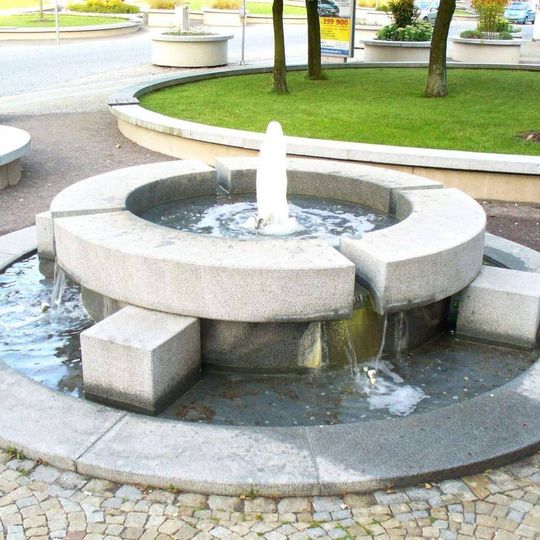 Kašna před hotelem Poprad v Ústí nad Orlicí