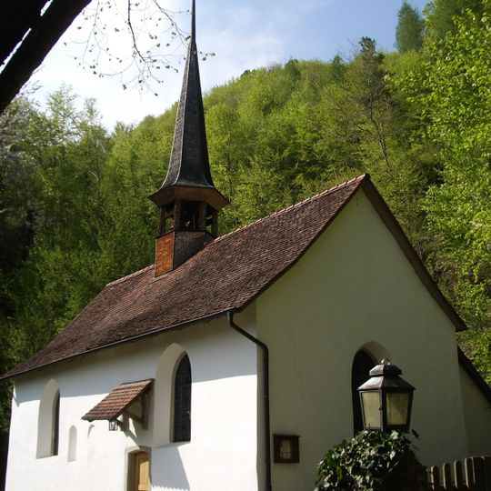 Reformiertes Bergkirchlein mit Glockenstuhl