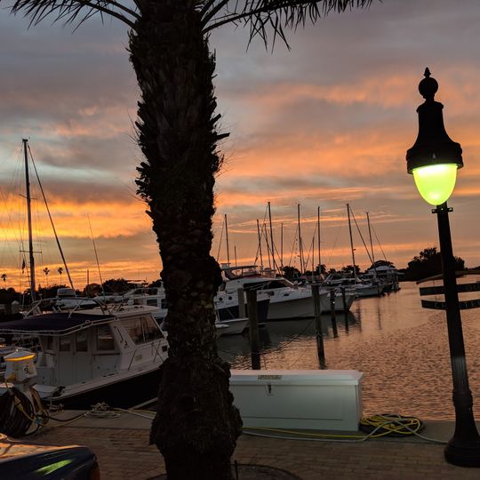 Dockside Waterfront Grill