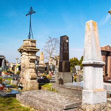 Kříž u kostela sv. Václava v Mikulovicích