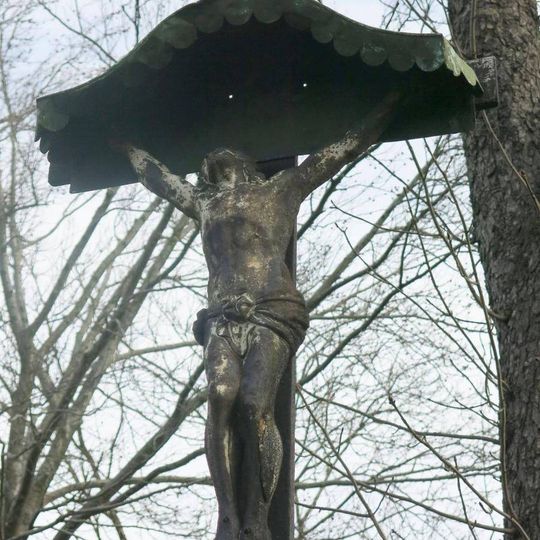 Kříž ve Svojsíkových sadech v Jirkově