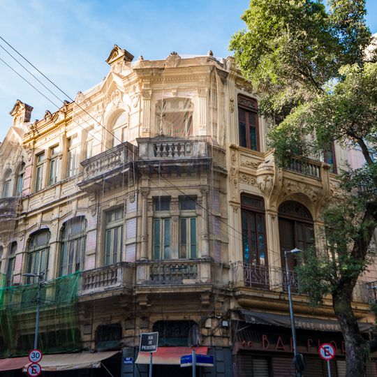 Building at Rua da Carioca, 16