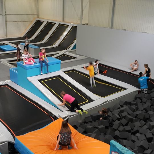 Saltos trampoline park