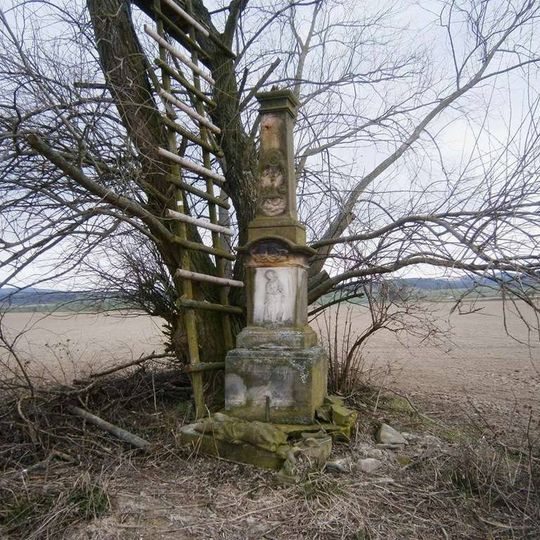 Kříž u Lukavice vedle tratě