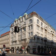 Siebensterngasse 42-44